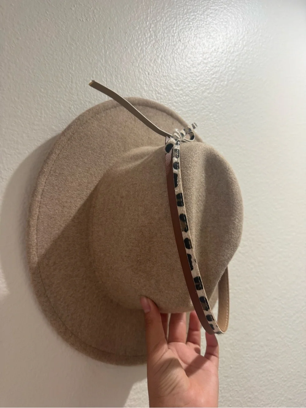 Women’s Beige Wool Hat with Removable Band